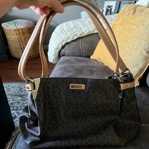 Calvin Klein, closer monogrammed shoulder bag